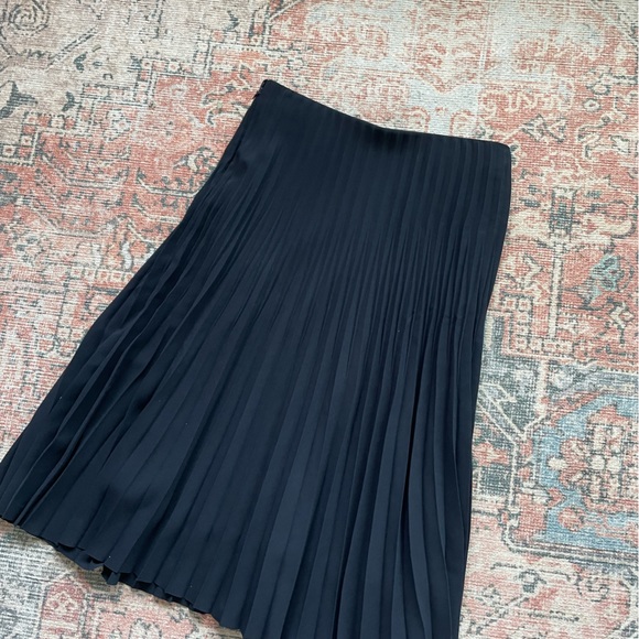 COS Dresses & Skirts - COS skirt💓